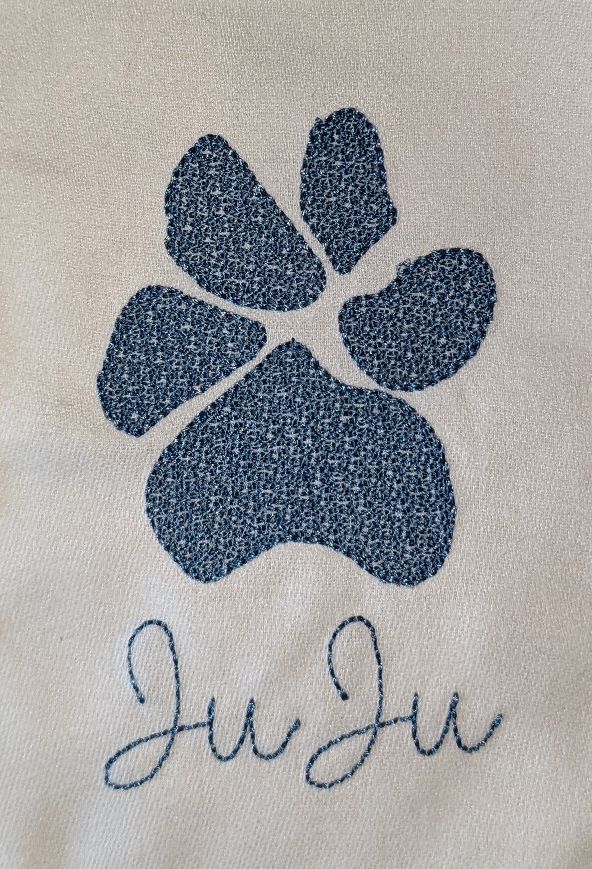 Example of pet paw prints with size measurement for embroidery