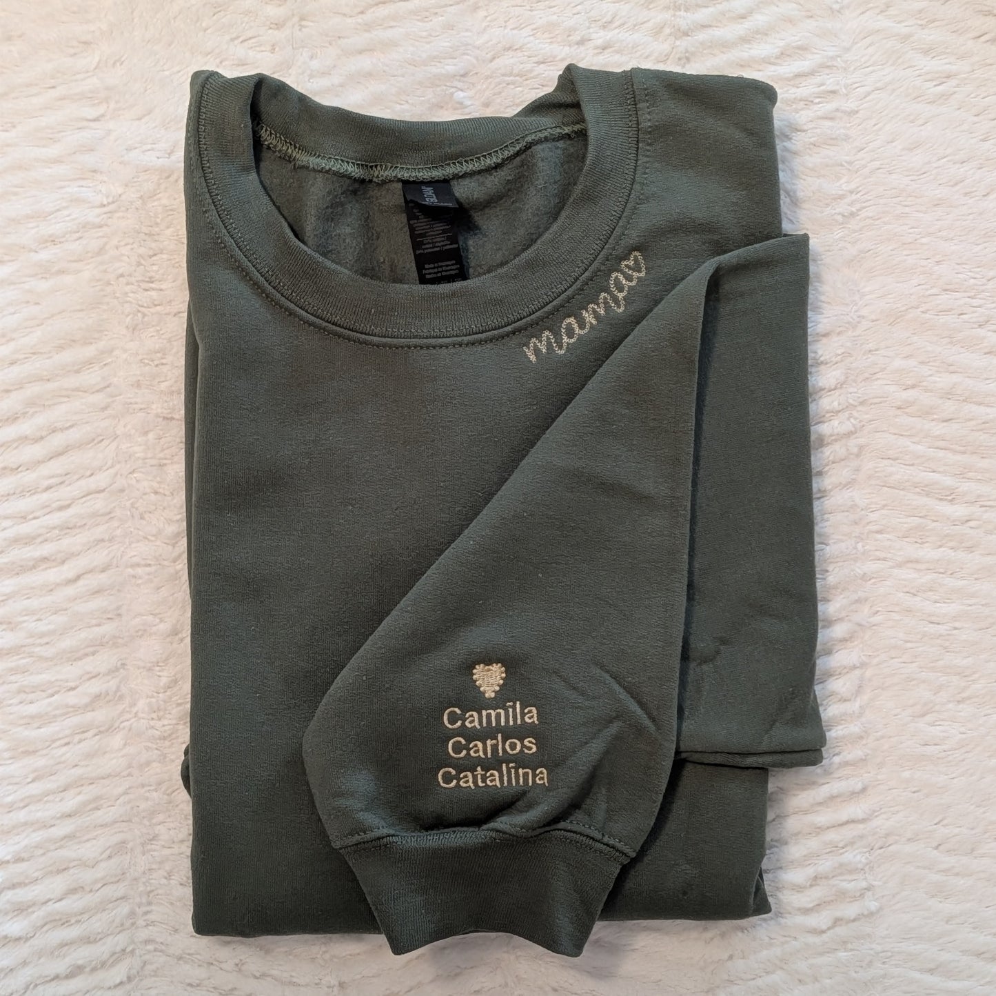 Collar design mama sweatshirt with a small embroidered heart